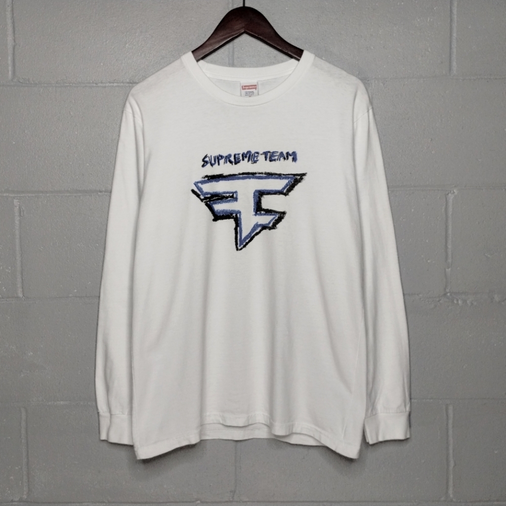 Supreme t-shirt size medium